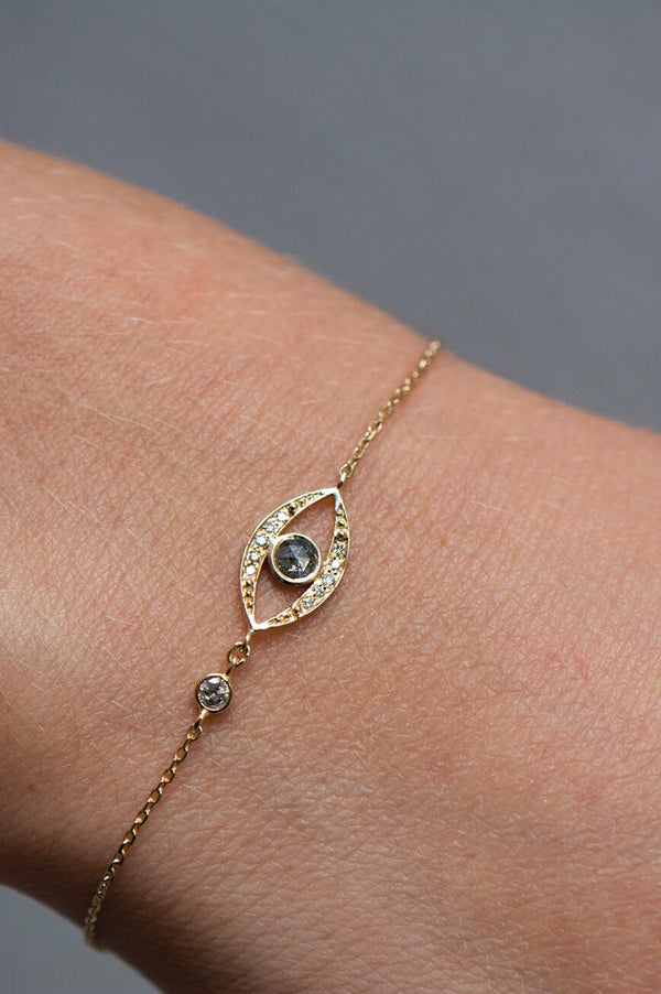 GREY DIAMOND EYE BRACELET