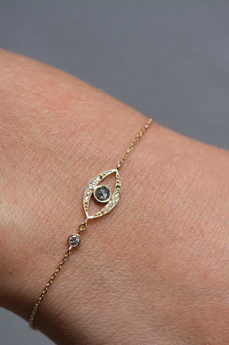 GREY DIAMOND EYE BRACELET