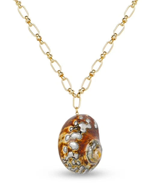 The Oiya Tori Shell Gold Link Necklace features a handmade gold chain with a bold brown and white seashell pendant at the center, finished with a gold-plated clasp.