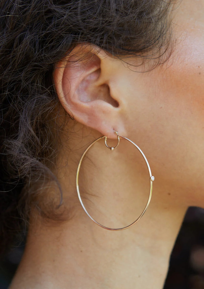 Dame Diamond Hoops in Gold